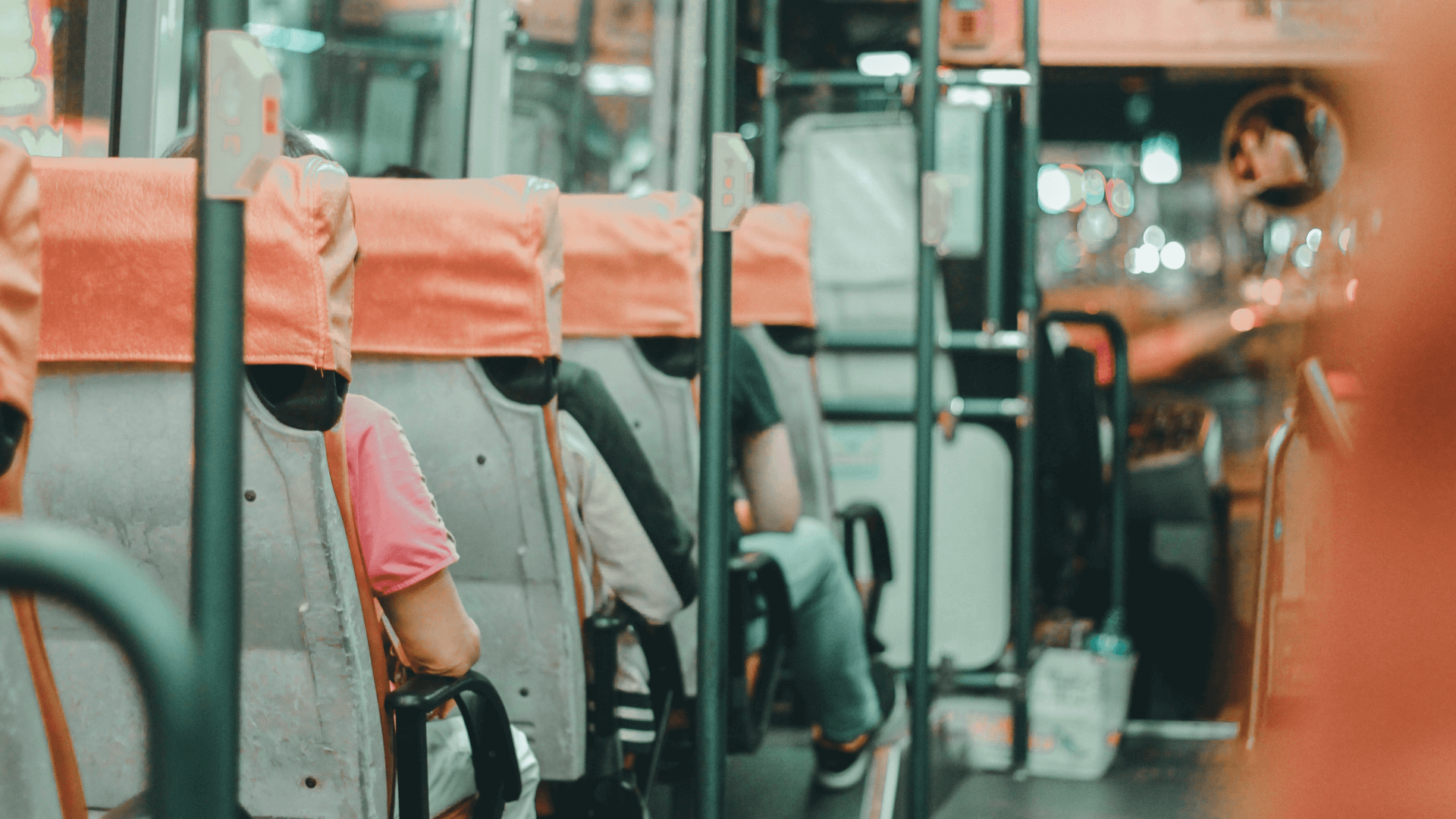 Foto del interior de un autobús urbano