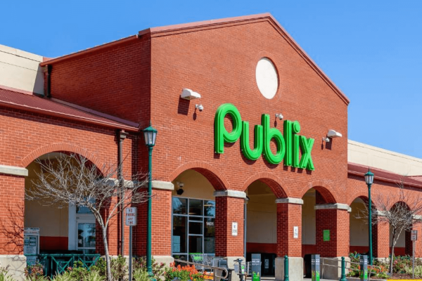 exterior photo of a Publix grocery store